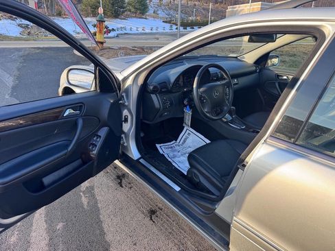 Used 2005 Mercedes-Benz C 240 4MATIC Wagon image 9