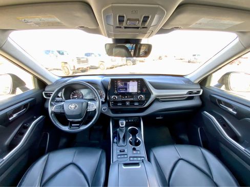Used 2021 Toyota Highlander XLE image 34