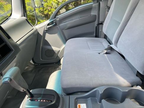 Used 2021 Isuzu NPR RWD image 12