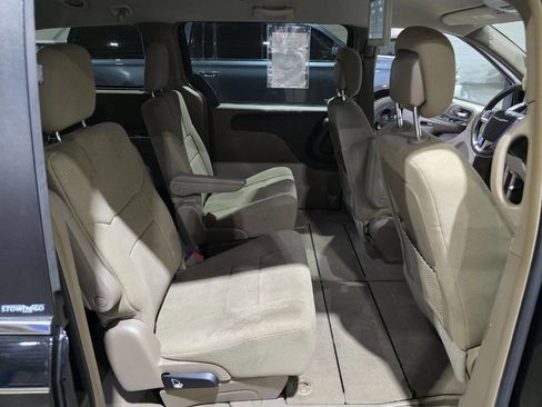 Used 2013 Chrysler Town & Country Touring image 31