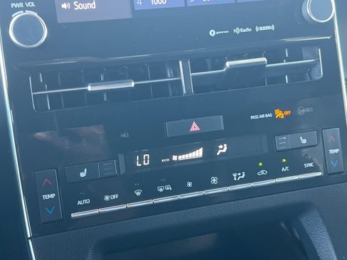 Used 2019 Toyota Avalon XLE w/ Moonroof Package FWD image 18