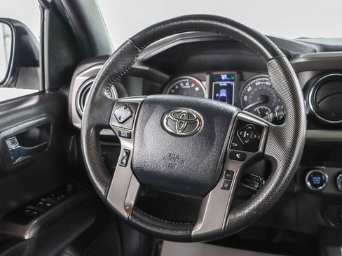 Used 2023 Toyota Tacoma TRD Off-Road w/ Technology Package AWD/4WD image 13