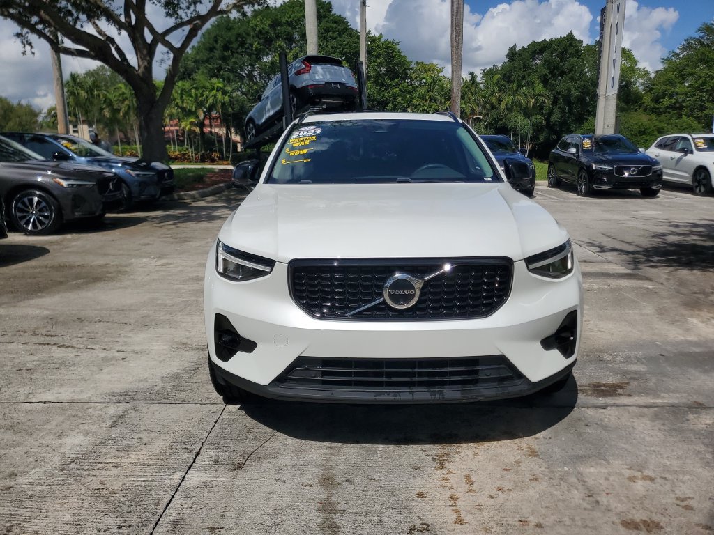 Certified 2024 Volvo XC40 B5 Plus AWD/4WD image 2