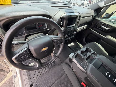 Used 2022 Chevrolet Silverado 2500 Custom w/ Custom Value Package AWD/4WD image 7