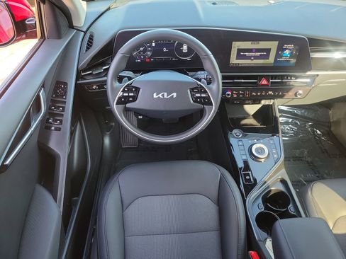 Used 2025 Kia Niro Wind FWD image 7