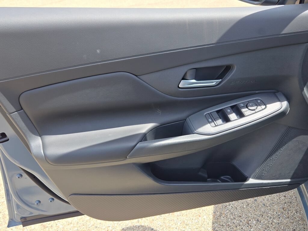 Used 2026 Nissan Sentra SV w/ SV Convenience Package FWD image 19