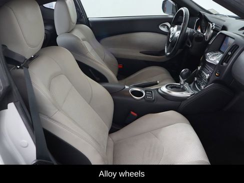 Used 2009 Nissan 370Z Touring image 10