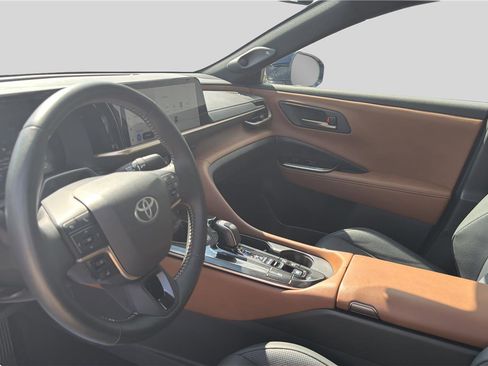 Used 2025 Toyota Crown Limited w/ Advanced Technology Package AWD/4WD image 18