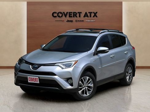 Used 2017 Toyota RAV4 XLE AWD/4WD image 1