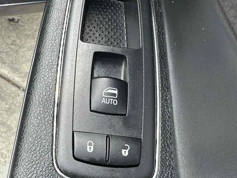 Used 2018 Chrysler 300 S RWD image 30