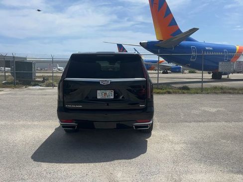 Used 2024 Cadillac Escalade ESV Premium Luxury Platinum image 6