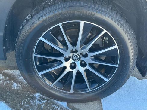 Used 2018 Toyota Highlander SE image 7