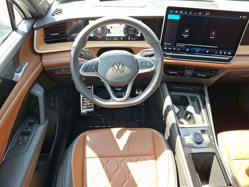 Certified 2025 Volkswagen Tiguan SEL R-Line AWD/4WD image 12