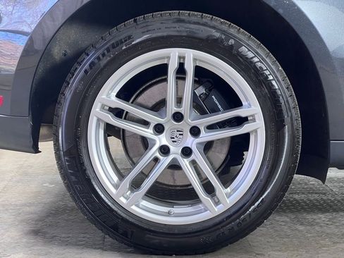 Certified 2025 Porsche Macan image 14