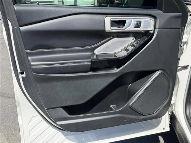 Used 2023 Ford Explorer ST w/ Equipment Group 401A AWD/4WD image 16