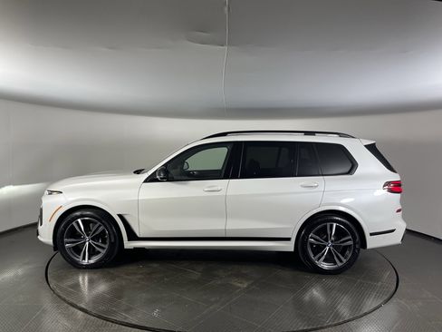 Used 2025 BMW X7 M60i image 6