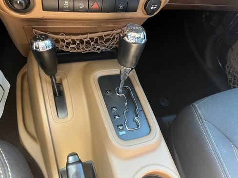 Used 2014 Jeep Wrangler Unlimited Sahara w/ Connectivity Group AWD/4WD image 15