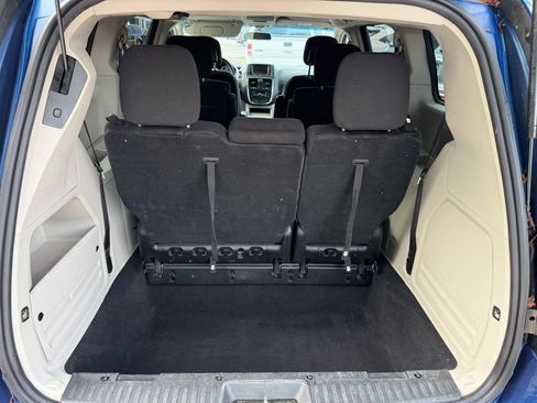 Used 2011 Dodge Grand Caravan Crew FWD image 13