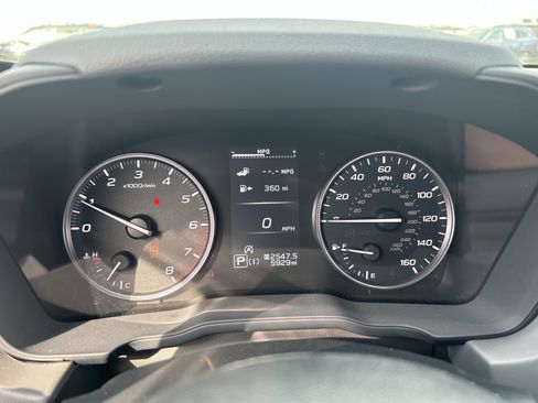 Used 2025 Subaru Crosstrek 2.5i Limited w/ Crosstrek Mirror Package image 11