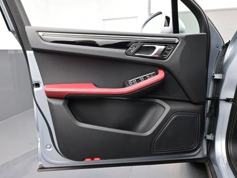 Certified 2023 Porsche Macan AWD/4WD image 7