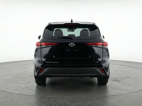 Used 2025 Toyota Highlander LE image 7