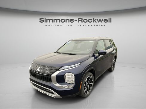 Used 2024 Mitsubishi Outlander SE AWD/4WD image 1