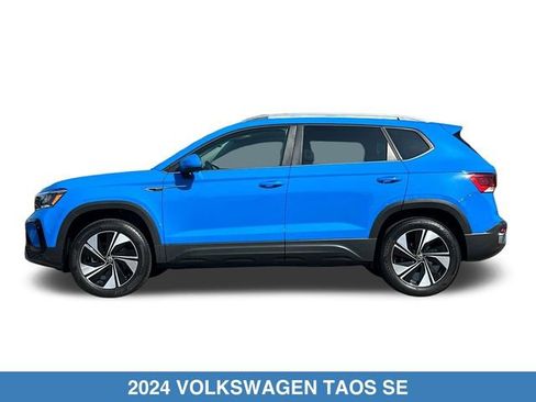Used 2024 Volkswagen Taos SE w/ Panoramic Sunroof Package AWD/4WD image 9