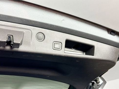 Used 2024 Chevrolet Equinox LT FWD image 33