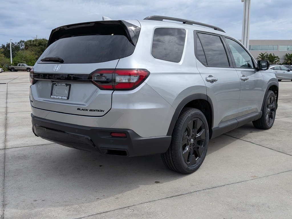 New 2026 Honda Pilot Black Edition image 3