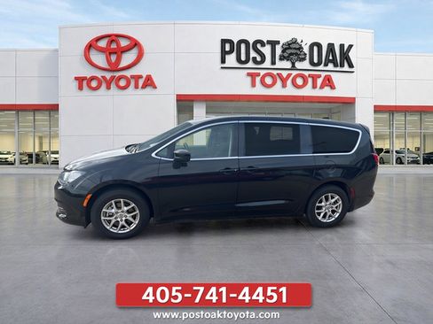 Used 2024 Chrysler Voyager LX FWD image 2
