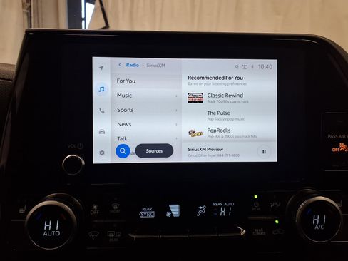 Used 2023 Toyota Highlander XLE image 13