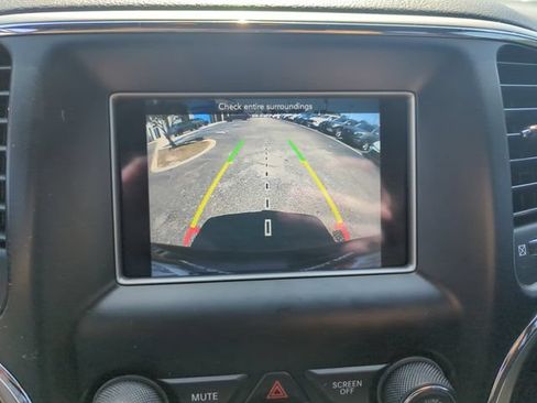Used 2020 Jeep Grand Cherokee Laredo RWD image 24