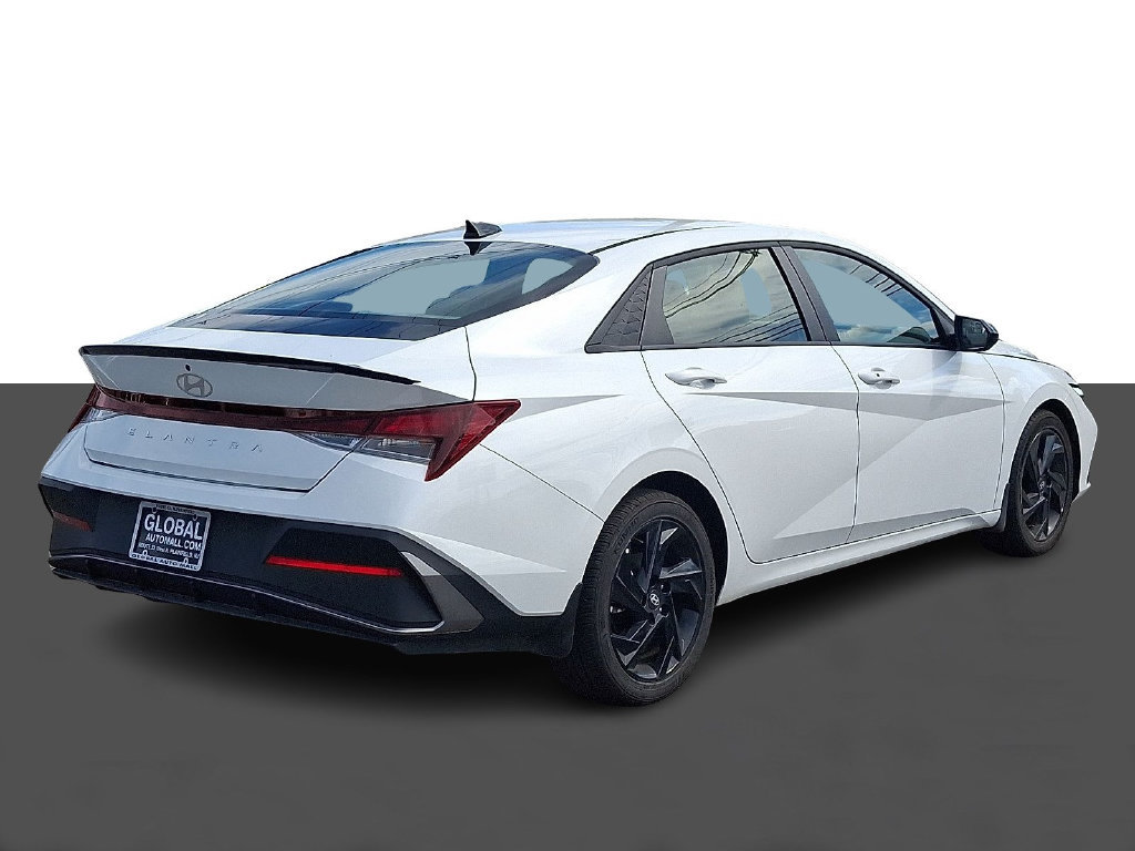Used 2026 Hyundai Elantra Sport FWD image 7