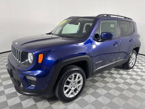 Used 2019 Jeep Renegade Latitude w/ Cold Weather Group image 9