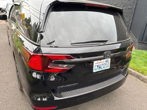 Used 2024 Honda Odyssey Sport image 3