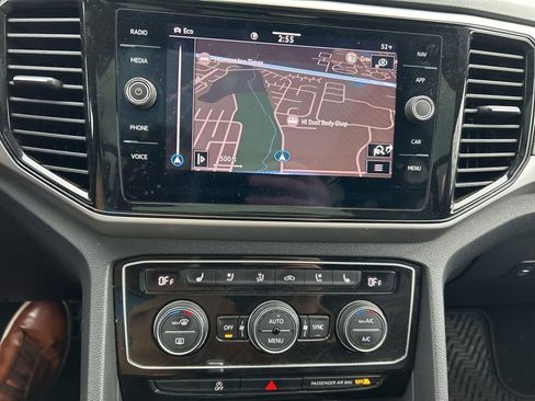 Used 2021 Volkswagen Atlas Cross Sport SEL Premium image 18