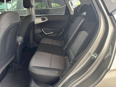 Used 2025 Kia Soul LX w/ LX Technology Package FWD image 24