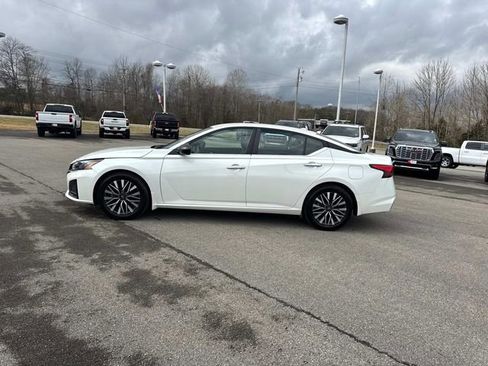 Used 2024 Nissan Altima 2.5 SV image 7