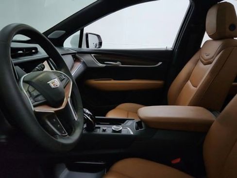 Certified 2025 Cadillac XT5 Premium Luxury w/ LPO, Floor Liner Package AWD/4WD image 11