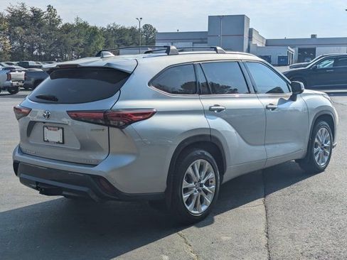 Used 2022 Toyota Highlander Limited image 7