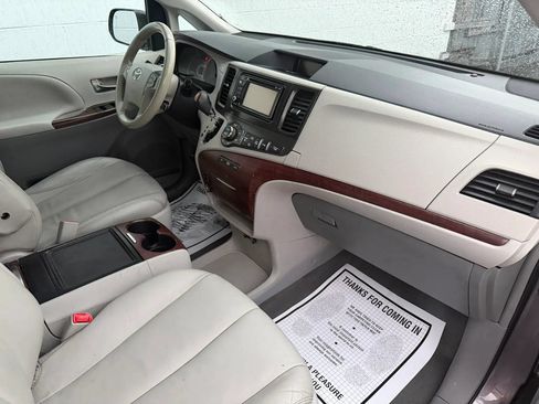 Used 2014 Toyota Sienna XLE AWD/4WD image 17