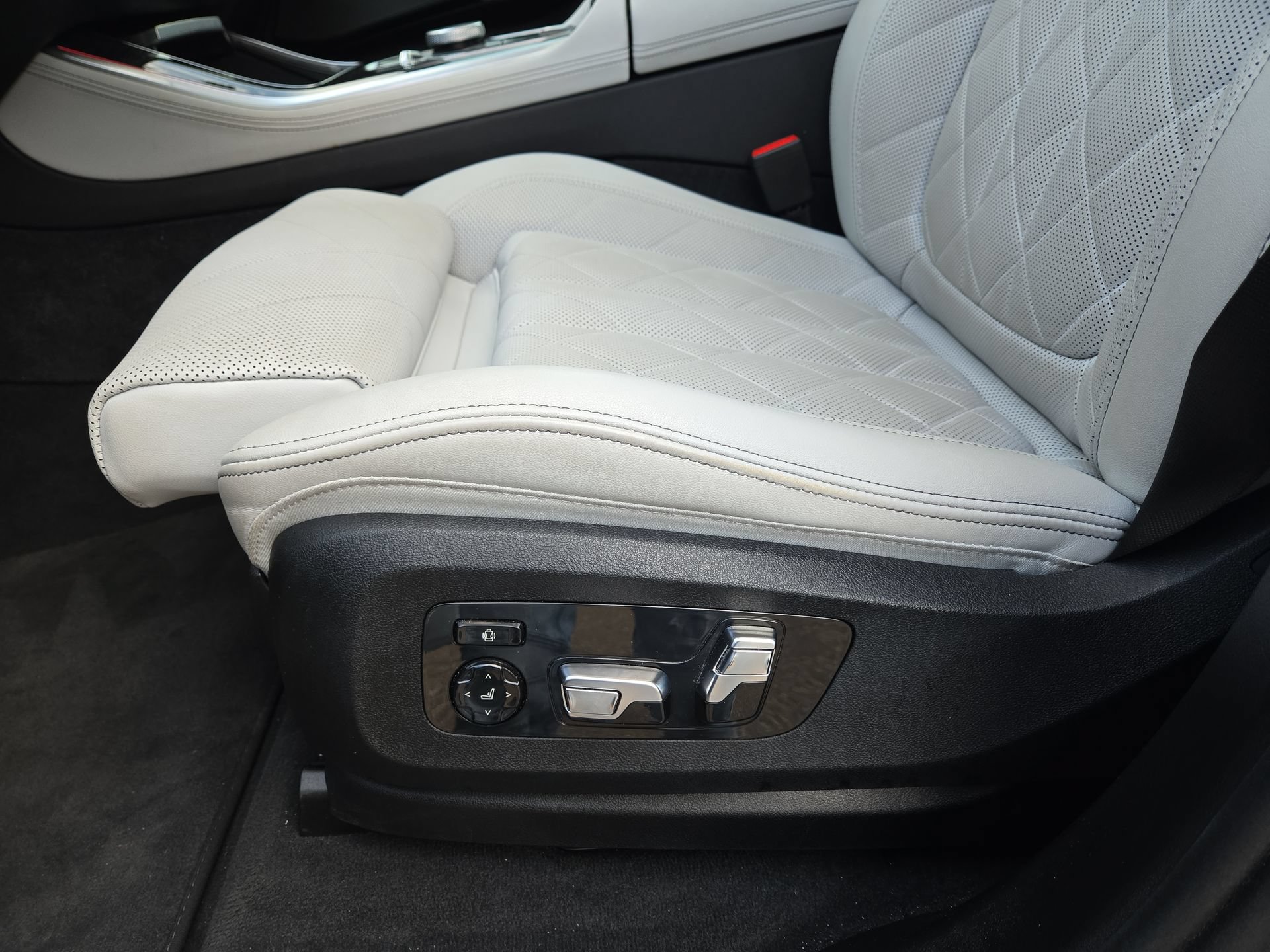 Used 2024 BMW X5 xDrive40i w/ M Sport Package AWD/4WD image 17