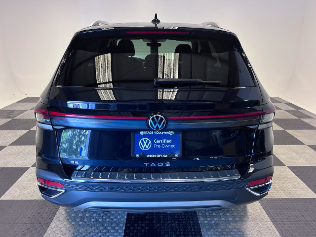 Certified 2025 Volkswagen Taos SE FWD image 4