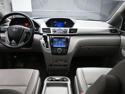Used 2016 Honda Odyssey Touring Elite image 9