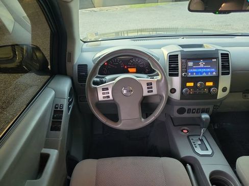 Used 2021 Nissan Frontier SV w/ Midnight Edition Floor Mats RWD image 10