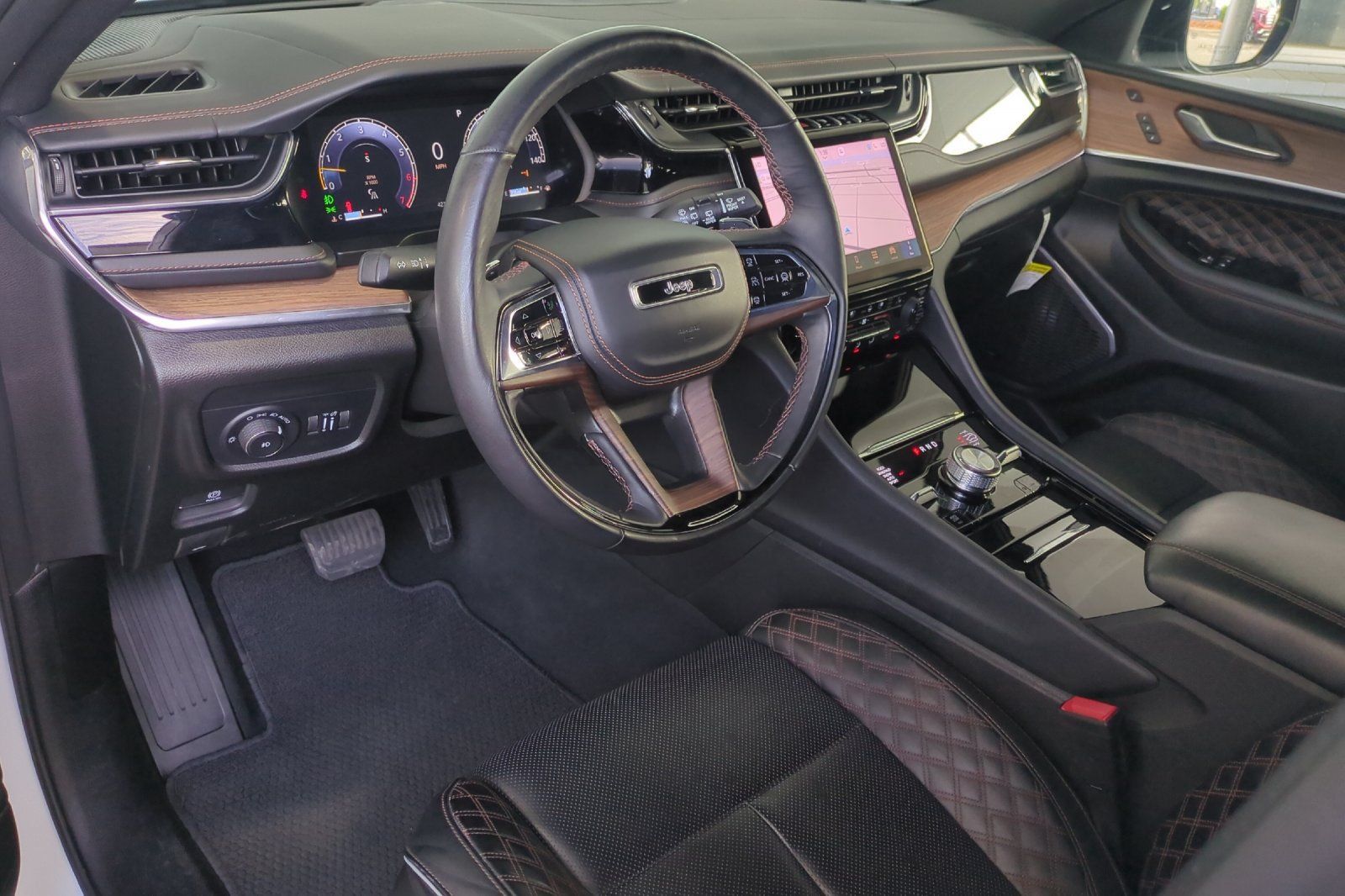 Used 2024 Jeep Grand Cherokee L Summit w/ Advanced Protech Group IV AWD/4WD image 9