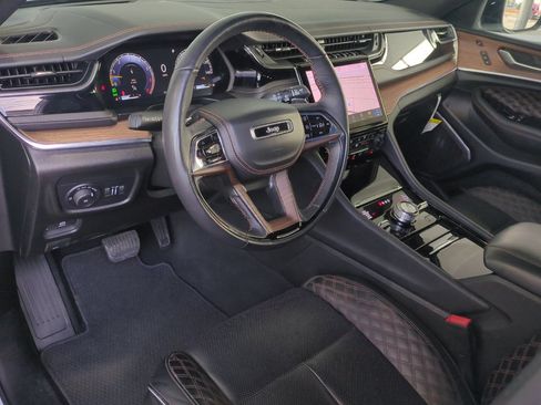Used 2024 Jeep Grand Cherokee L Summit w/ Advanced Protech Group IV AWD/4WD image 9