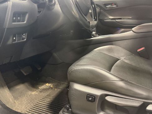 Used 2019 Toyota C-HR Limited FWD image 15