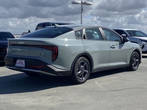 Used 2025 Kia K4 FWD image 2