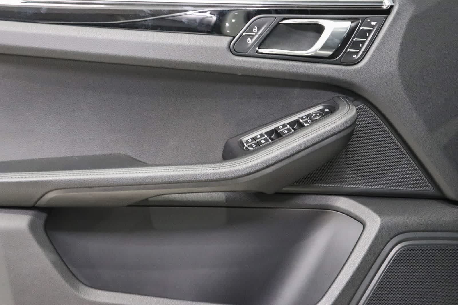 Used 2024 Porsche Macan AWD/4WD image 22